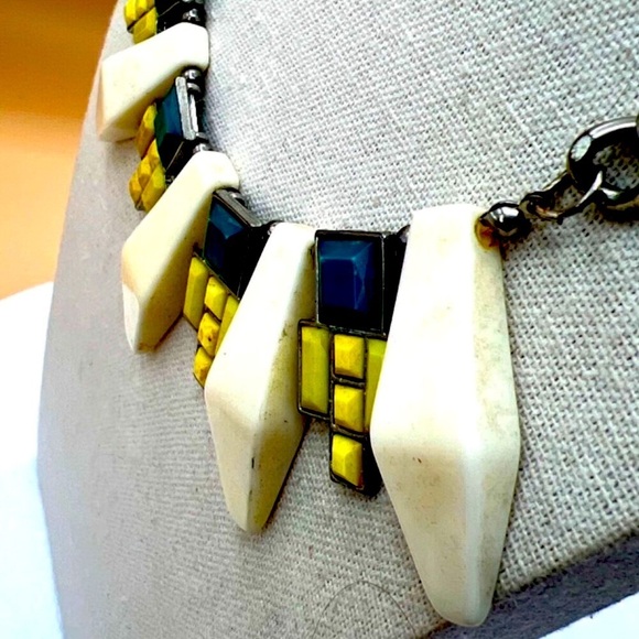 Vintage Geometric Statement Necklace.  N5 - Picture 6 of 10
